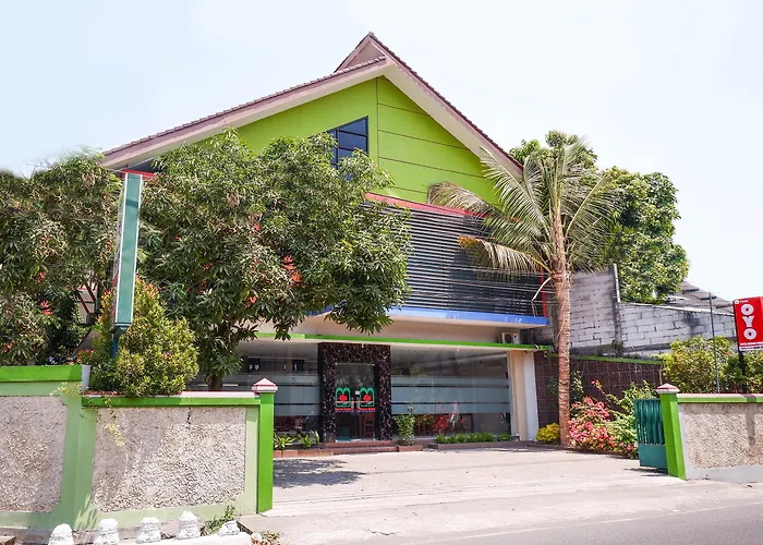 Mawar Indah Hotel Near Stasiun Balapan Solo Mitra Reddoorz Surakarta (Solo)