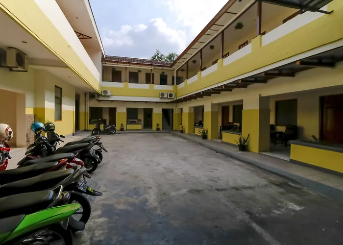 Reddoorz Plus @ Slamet Riyadi Surakarta 